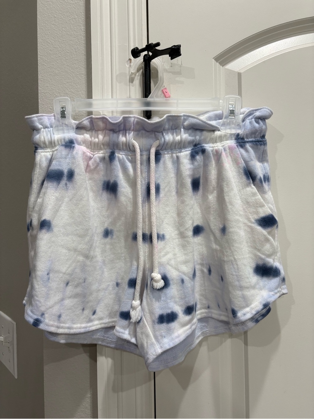 Universal Thread blue and white tie dye pull on shorts Size extra small GUC